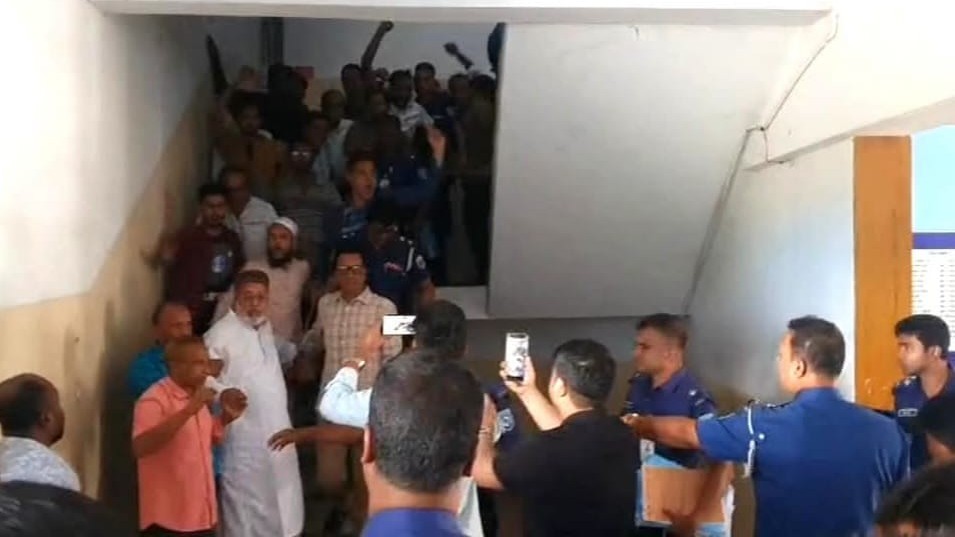 ঠাকুরগাঁও আদালতে ১৭ জনের জামিন নামঞ্জুর, ‘জয় বাংলা’ স্লোগানে উত্তেজনা